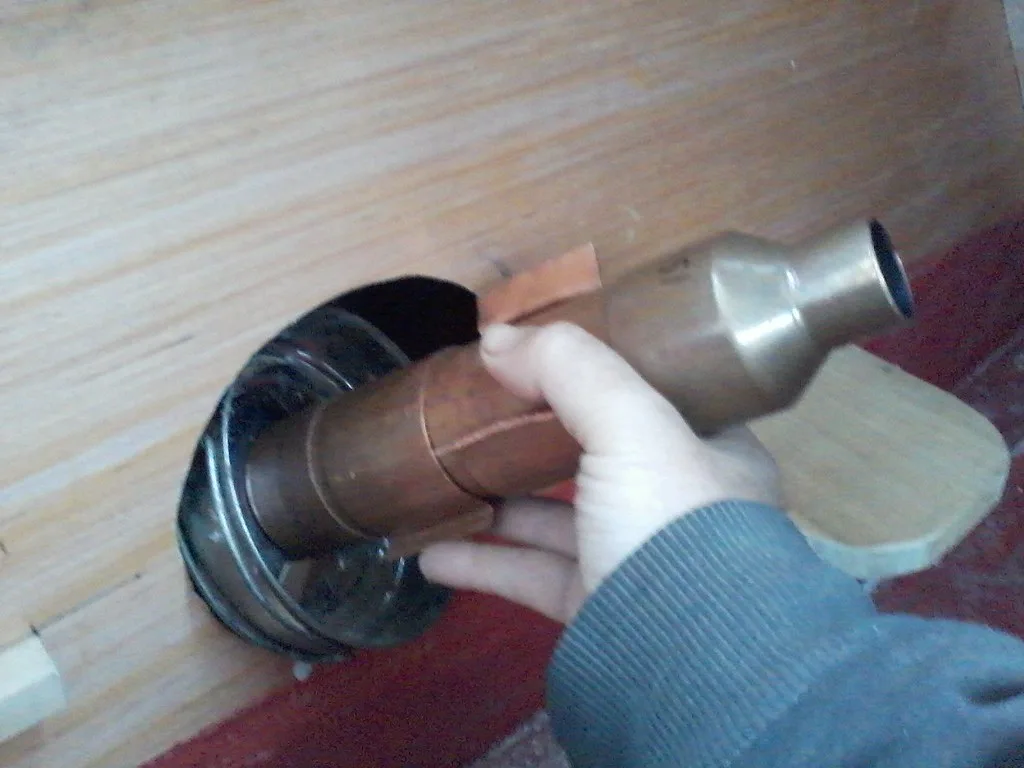 Hands tie a heater cord and add moisture packets beside it in a storage box.